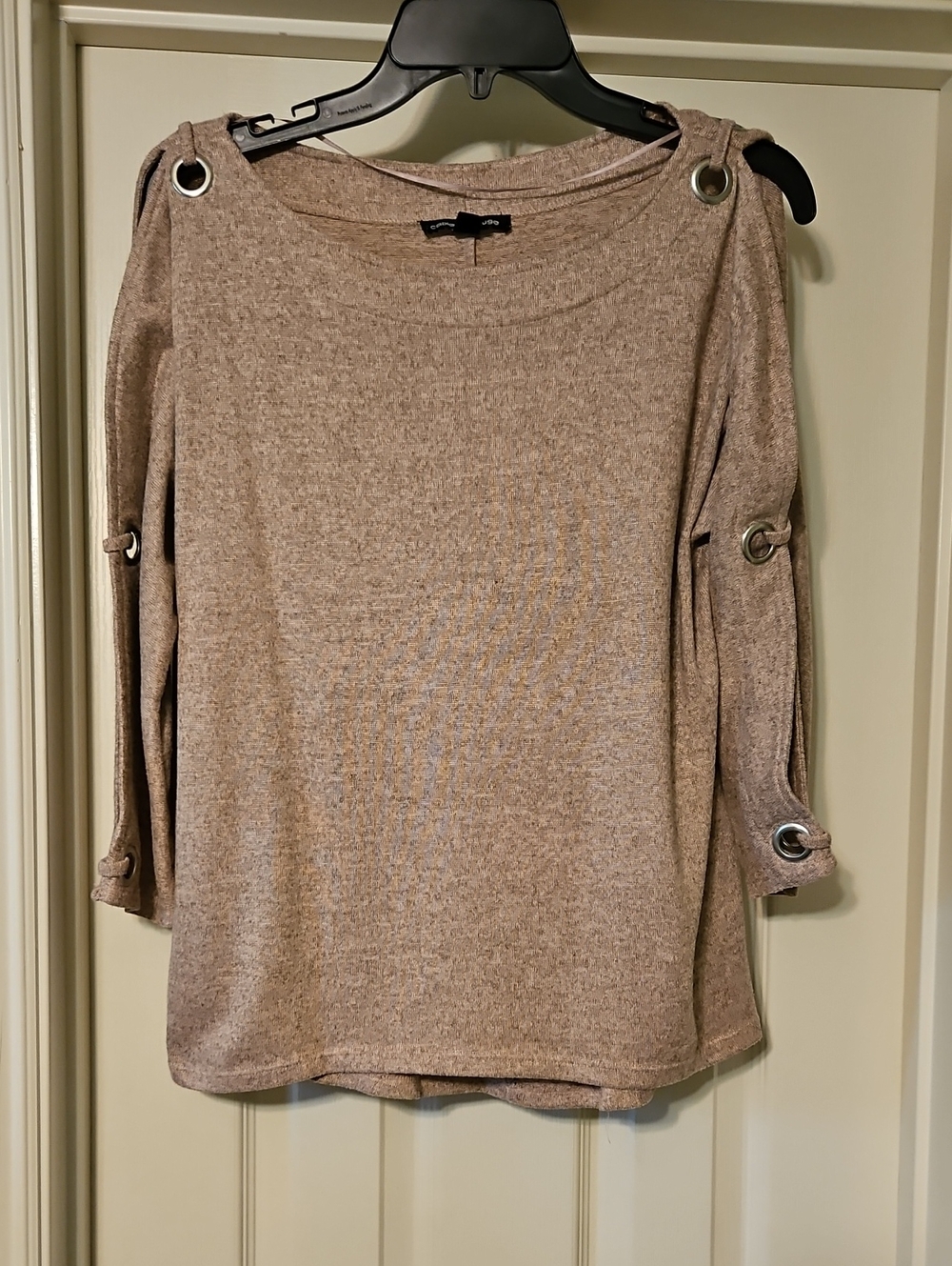 Cable & Gauge Pink & Gray Cold Shoulder Top - M